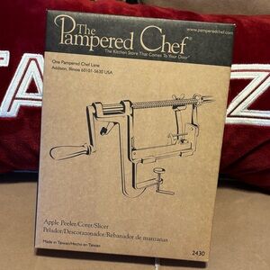 NIB Pampered Chef apple peeler/corer/slicer